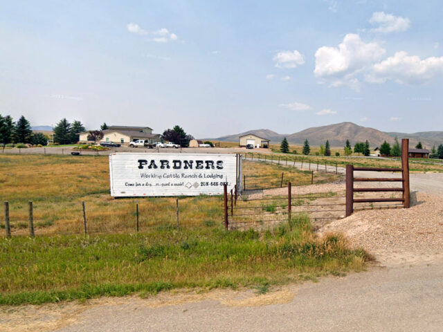Pardners' Working Cattle Ranch Lodging